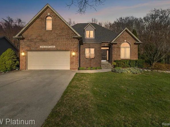 2756 E Lake Dr, Kimball, MI 48074