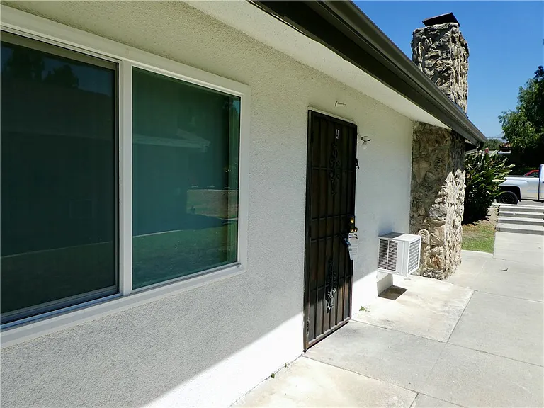 966 W Pine St — Photo 20