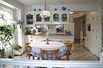 3rd image of 3807 Woodside Dr
