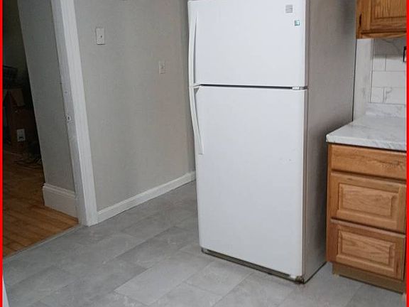 4th image of 19 Stevens St Unit 1