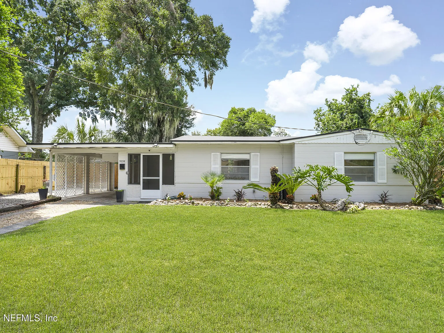 2 bed, 1.0 bath, 824 sqft, $1,850 — Photo 1