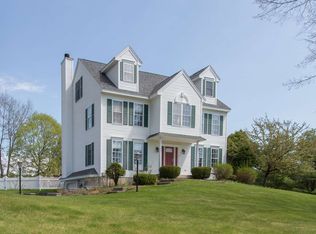 4 Autumn Woods Rd, Salem, NH 03079