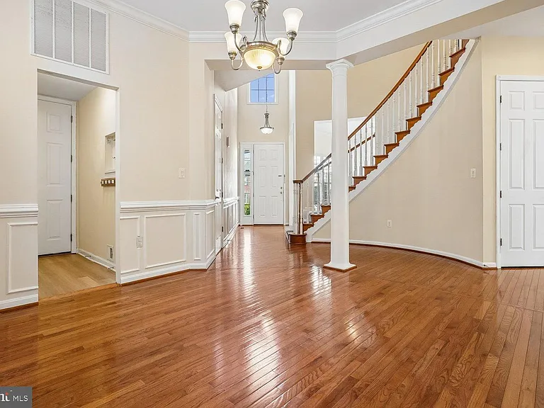 9059 Galvin Ln — Photo 10