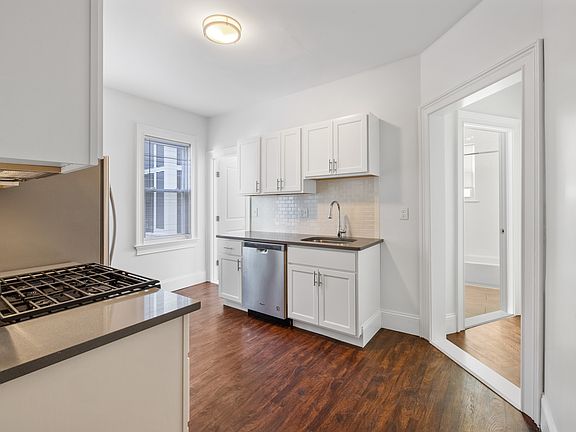 3rd image of 122 Columbia St #2