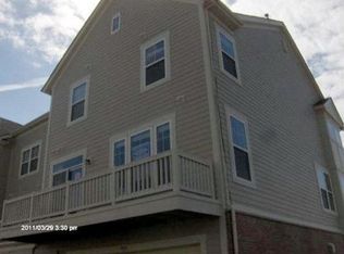 909 Indigo Ct, Hanover Park, IL 60133