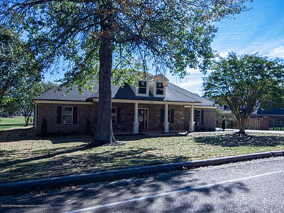 3rd image of 8172 Longwood Dr