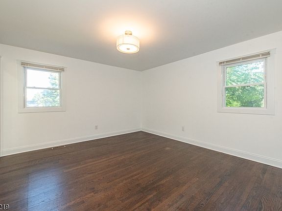 3rd image of 39 N Park Ter #39