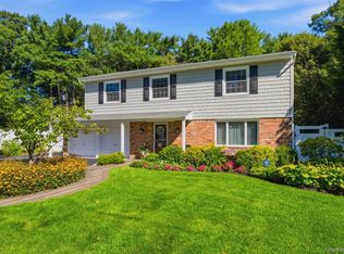 17 White Cliff Lane, Nesconset, NY 11767