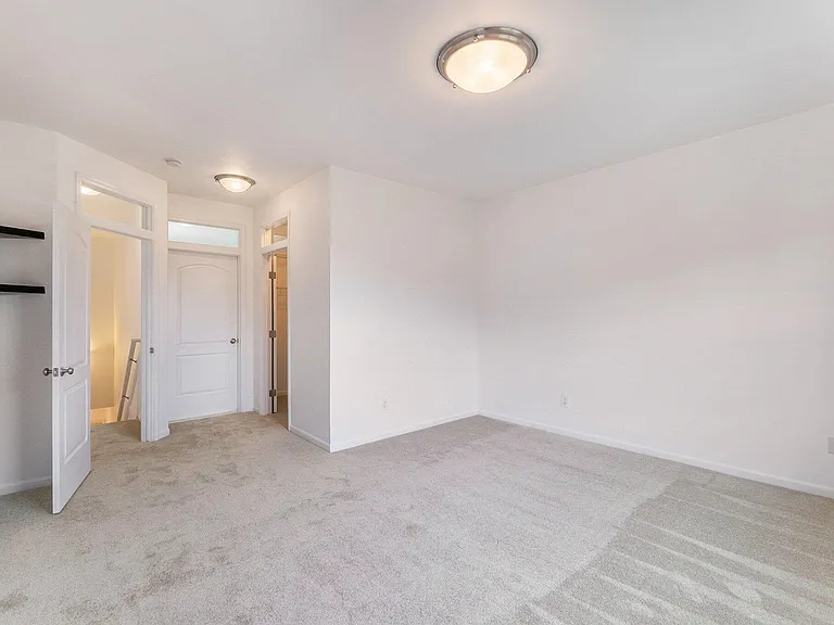 2925 N Knightsbridge Cir — Photo 18