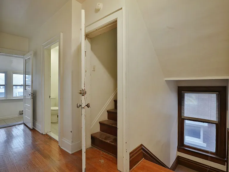2403 Summit St — Photo 26