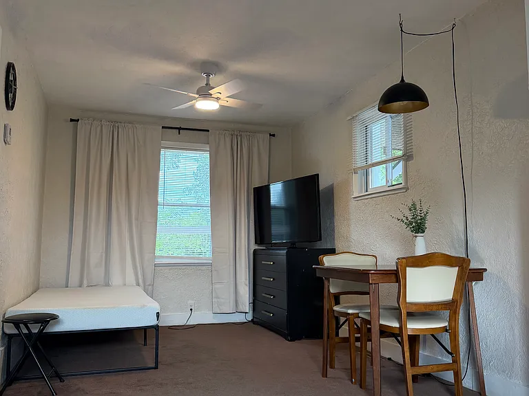 1123 Roup Ave #1 — Photo 4