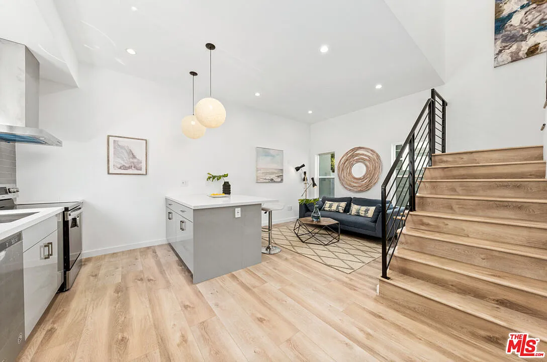 3 bed, 3.0 bath, 1200 sqft, $5,000 — Photo 1