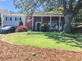 904 E 16th Pl, The Dalles, OR 97058