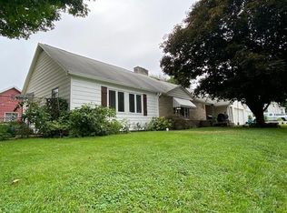 620 10th St, Charleston, IL 61920