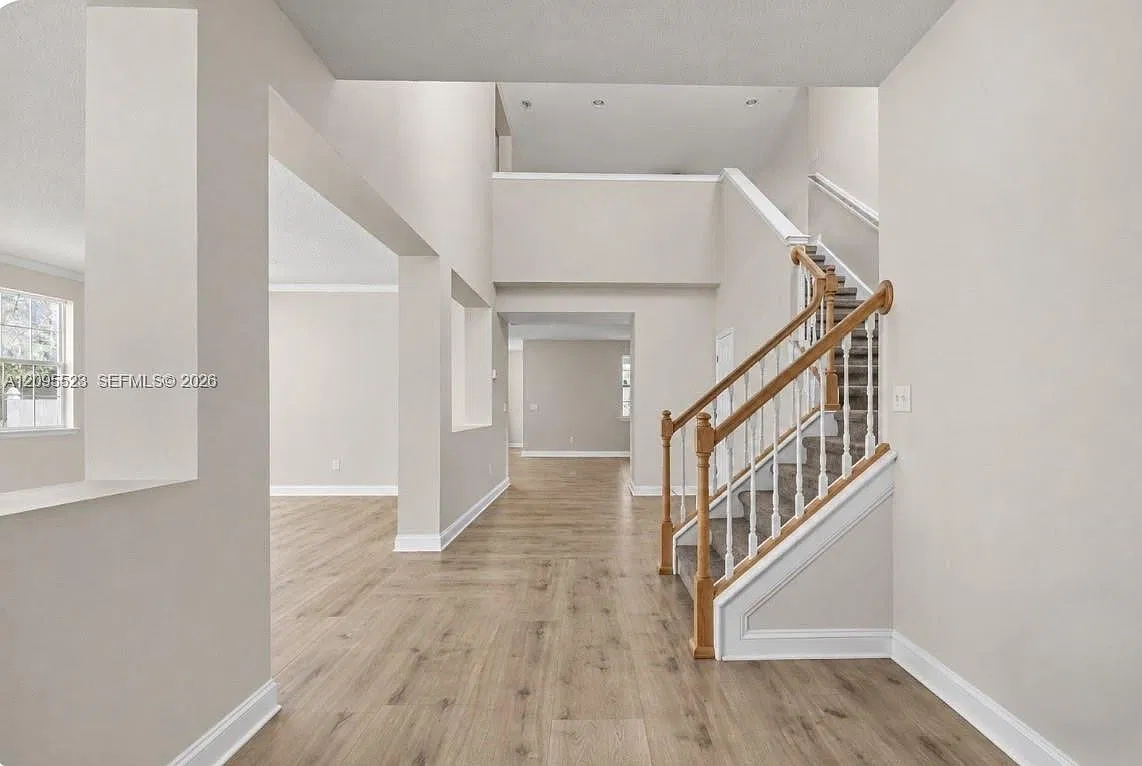 5 bed, 3.5 bath, 3621 sqft, $3,200 — Photo 3