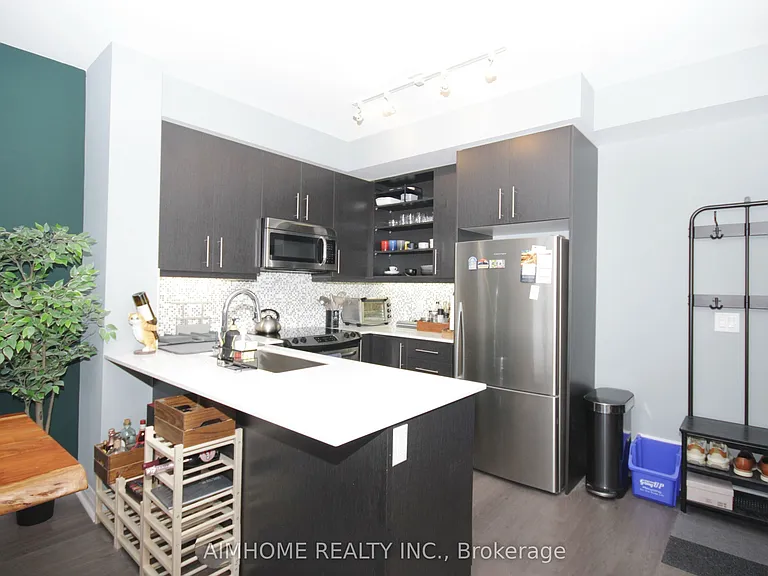 55 Oneida Cres #811 — Photo 3