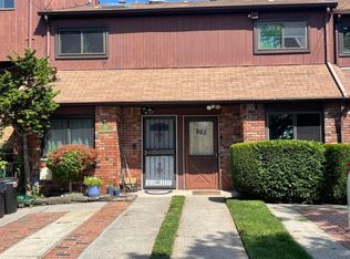 983 W Fingerboard Rd, Staten Island, NY