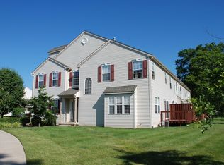 127 Raintree Xing, Hatfield, PA 19440