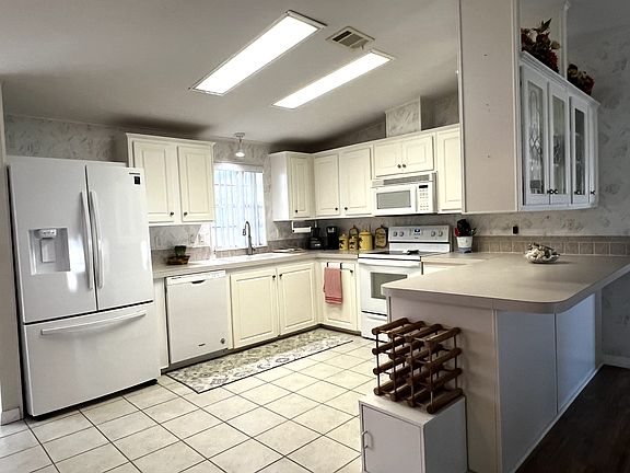 2nd image of 29200 Jones Loop Rd #536