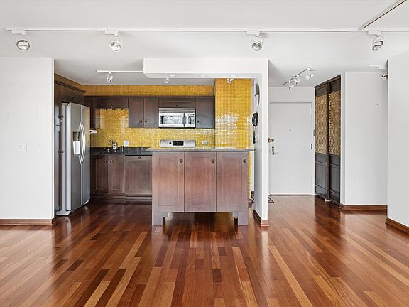 5th image of 2800 N Lake Shore Dr APT 712