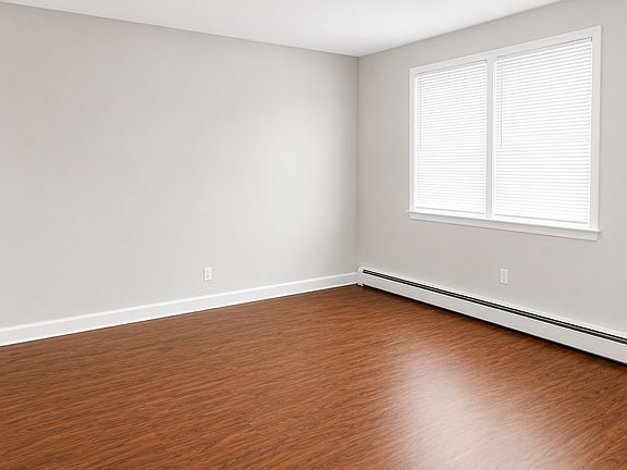 3rd image of 818 8th St SE #201