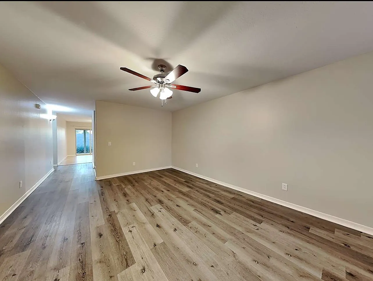 Refined and Spacious Residential Property — Photo 4