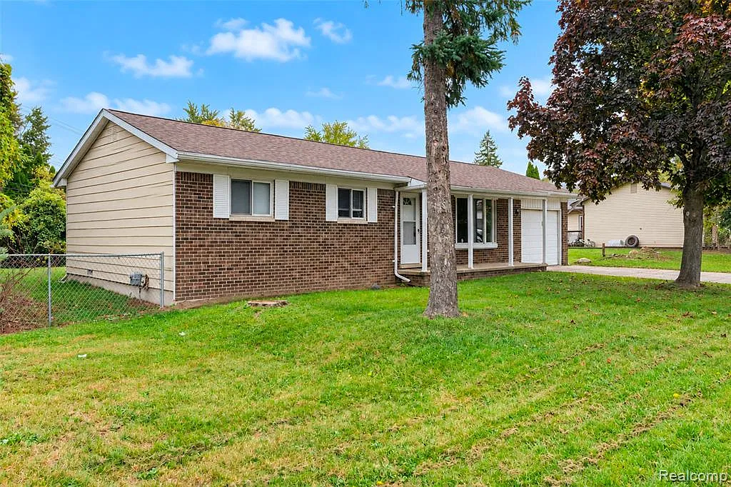 3 bed, 1.5 bath, 1376 sqft, $2,000 — Photo 4
