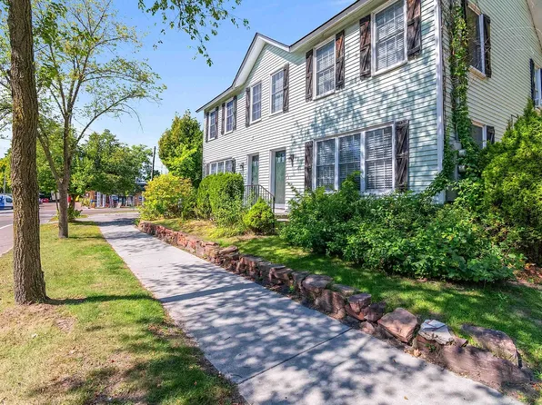 30-32 Sherman St - Lakefront Living, Right in the Heart of Burlington