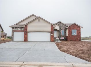 1100 N Lake Ridge Ct, Derby, KS 67037