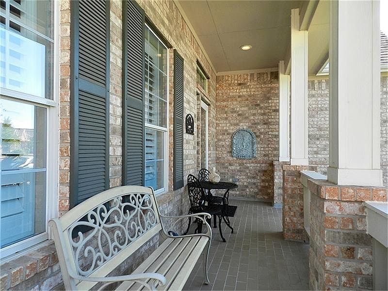 Great front porch!