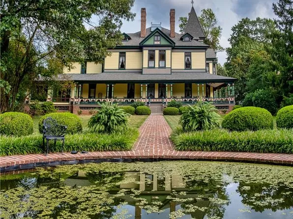 317 Coles Point Rd, Hague, VA 22469