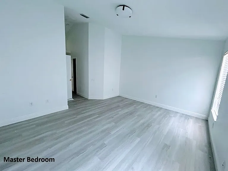 5023 Quadrangle Ct — Photo 12