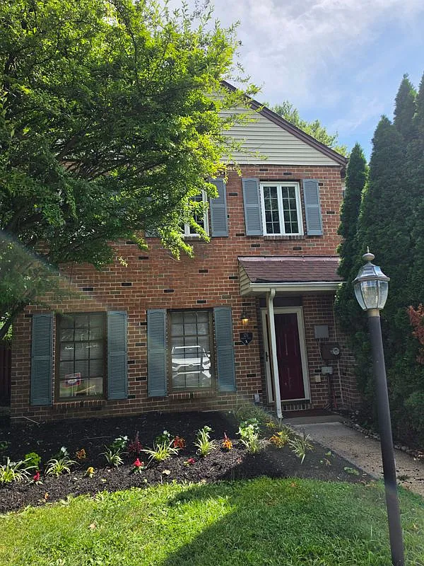 3 bed, 2.5 bath, 2028 sqft, $2,750 — Photo 1