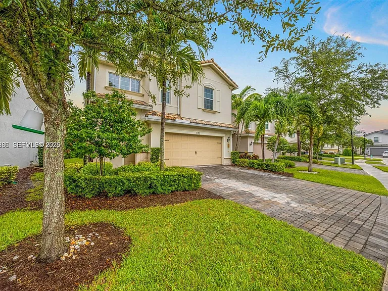 932 Banyan Dr — Photo 31