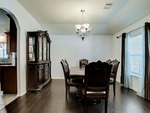 4th image of 9730 Bladon Dr