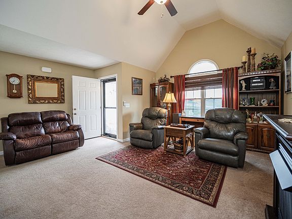 3rd image of 42 Auburn Hills Dr
