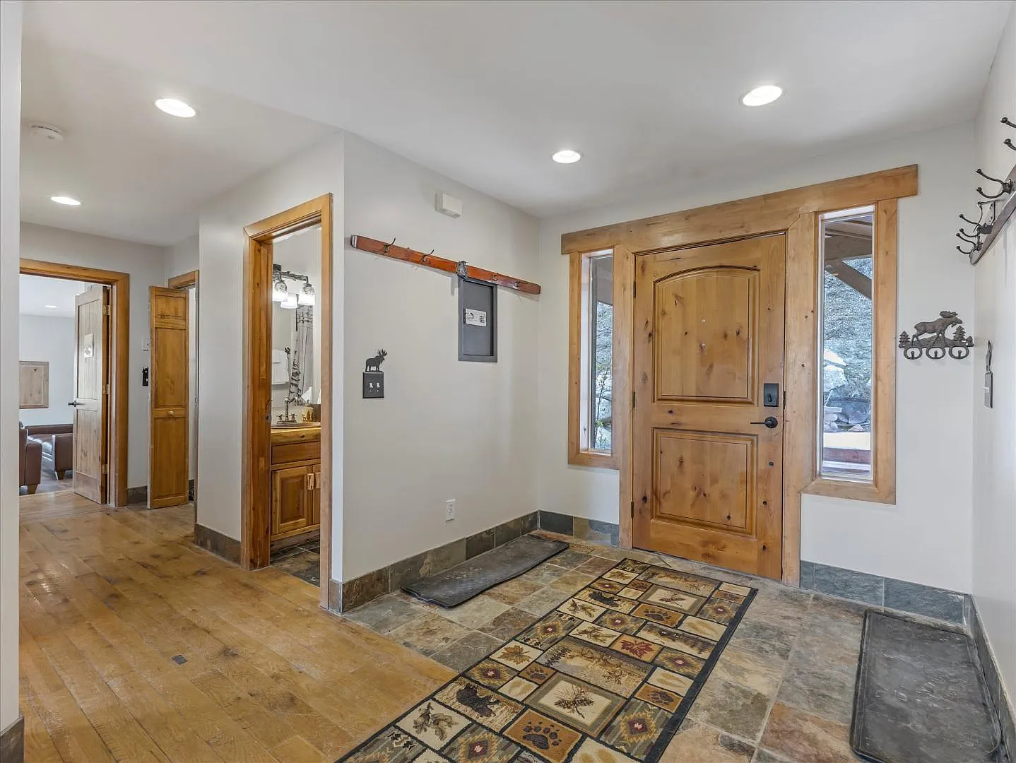 390 Matterhorn Dr — Photo 4