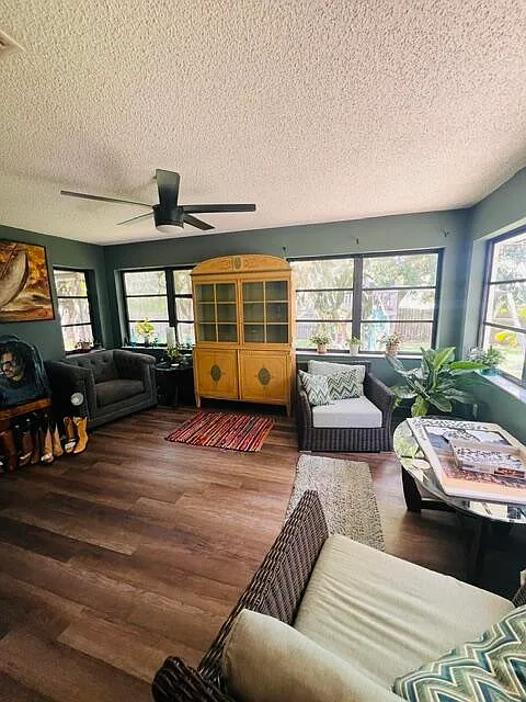 1 bed, 1.0 bath, 696 sqft, $1,495 — Photo 3