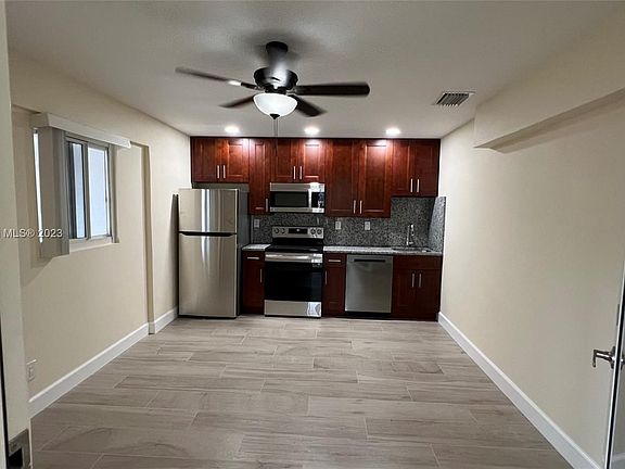 3rd image of 2561 NE 10th Ct #2561