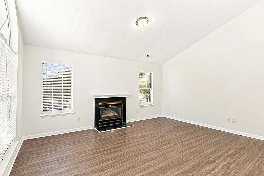 3 bed, 2.0 bath, 1370 sqft, $1,895 — Photo 4