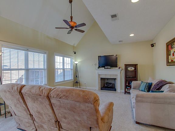 5th image of 725 Willow Cove Dr
