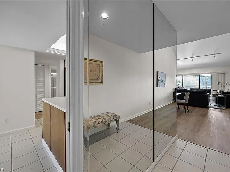 4240 Lake Forest Dr #423 — Photo 3