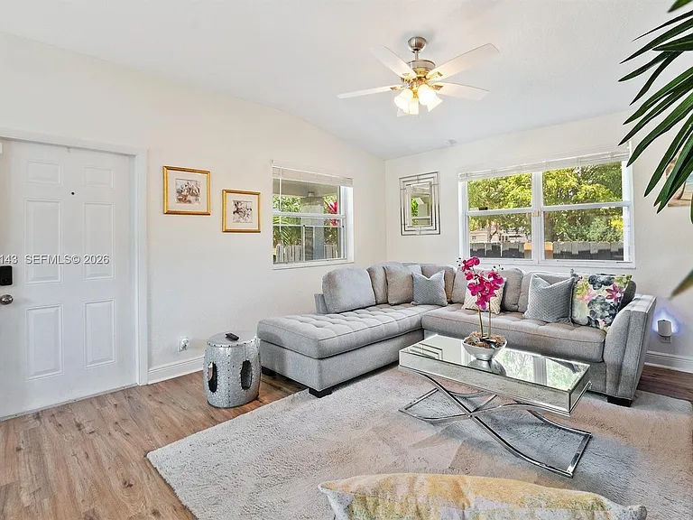 4276 SW 56th Ave — Photo 4