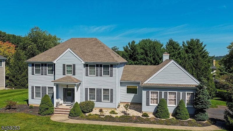 1st image of 7 Linberger Dr