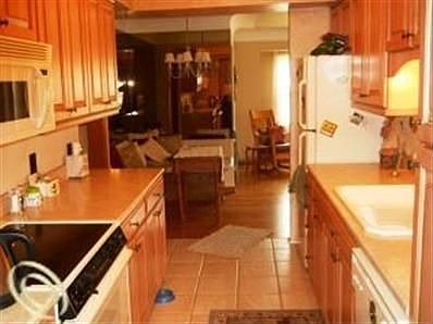 5th image of 22006 Blackburn St