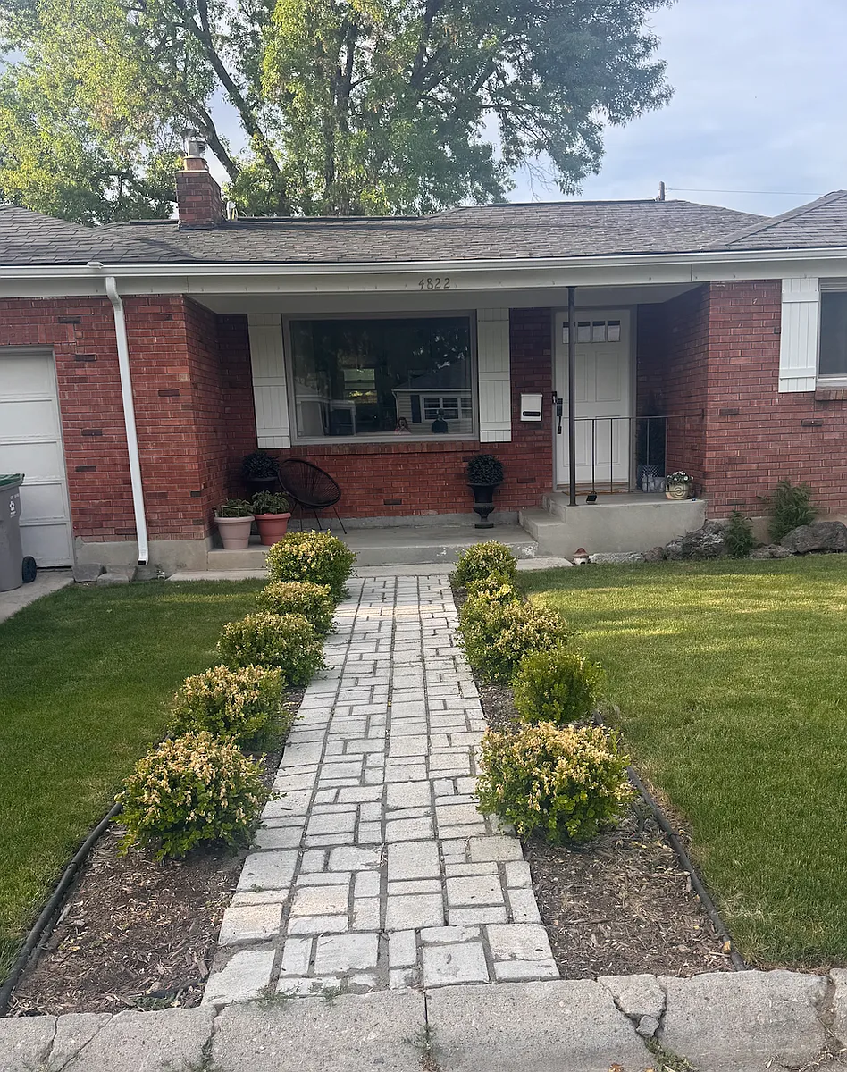 Front of house - 4822 W Edson St