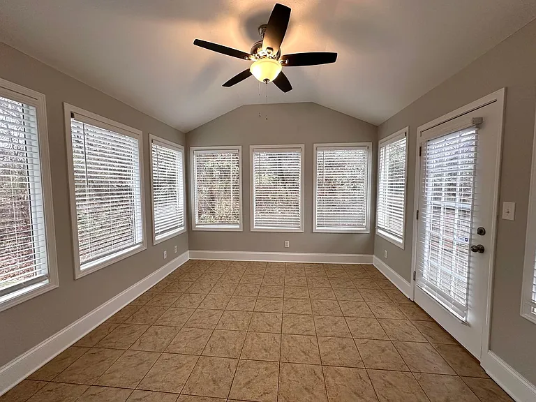 Fox Springs Condos — Photo 41