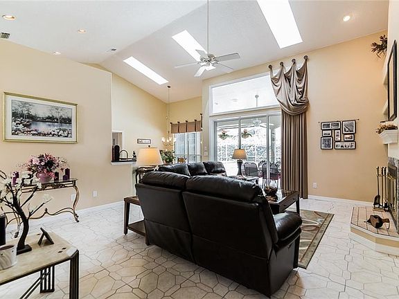 4th image of 6221 Saint Ives Blvd