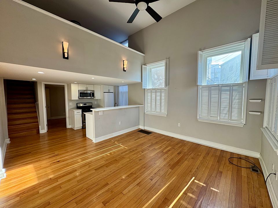 Bi-level lofted 2 bedroom