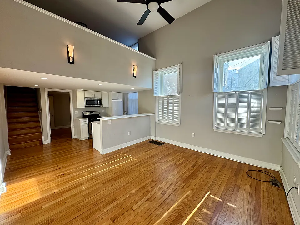 Bi-level lofted 2 bedroom
